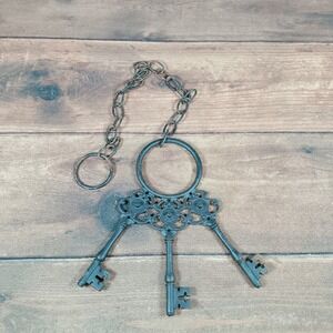 Vintage Cast Iron Skeleton Keys Wall Decor Set with Chain